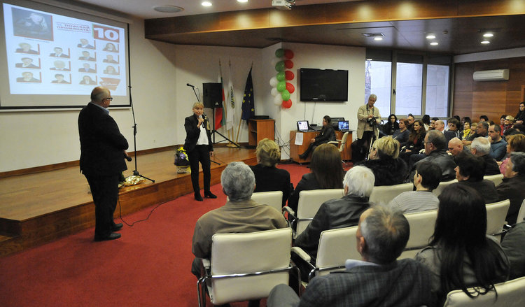 Среща на Елена Йончева с гражданите на Харманли в Културния център на града