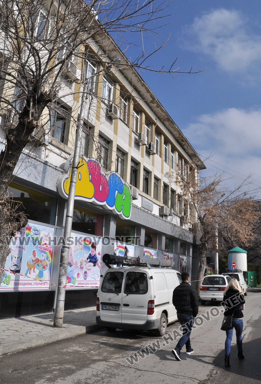 Внимание: Мазилка и отломки падат от високите етажи