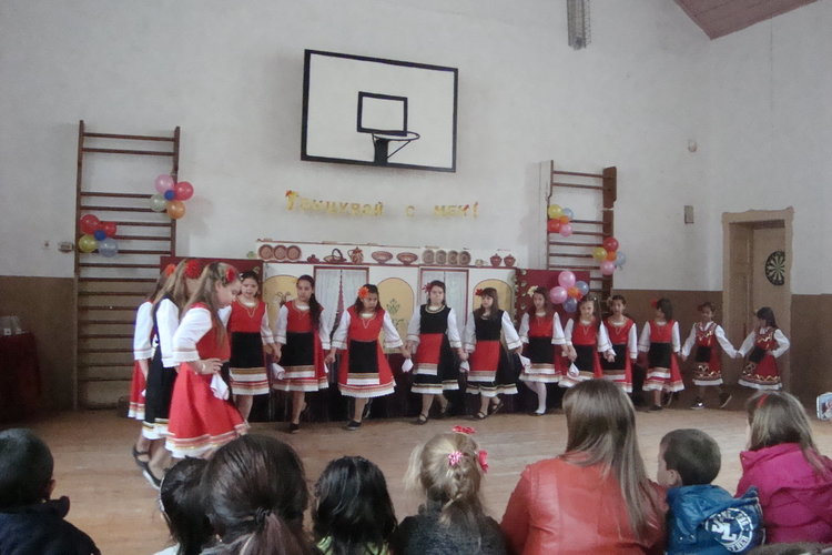 Спектакъл на градинските деца умили до сълзи зрителите