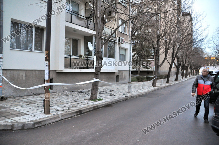 Внимание: Мазилка и отломки падат от високите етажи
