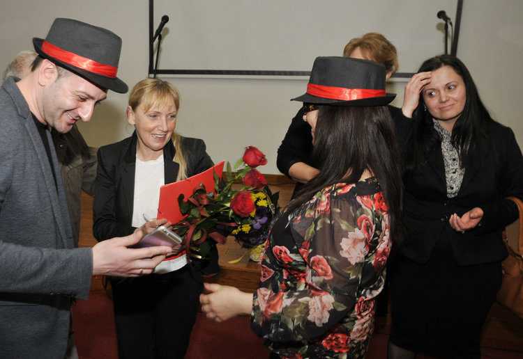 Среща на Елена Йончева с гражданите на Харманли в Културния център на града