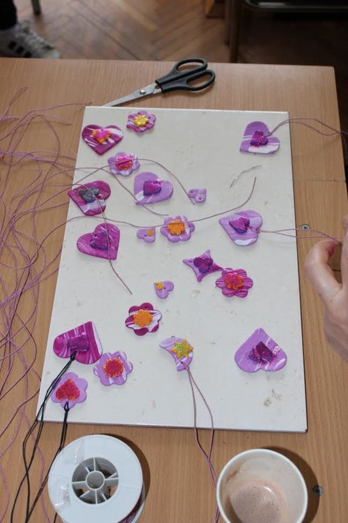 Алековци изработиха бижута за празника на жената