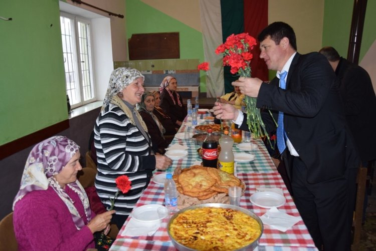 Карамфили за дамите от община Ардино