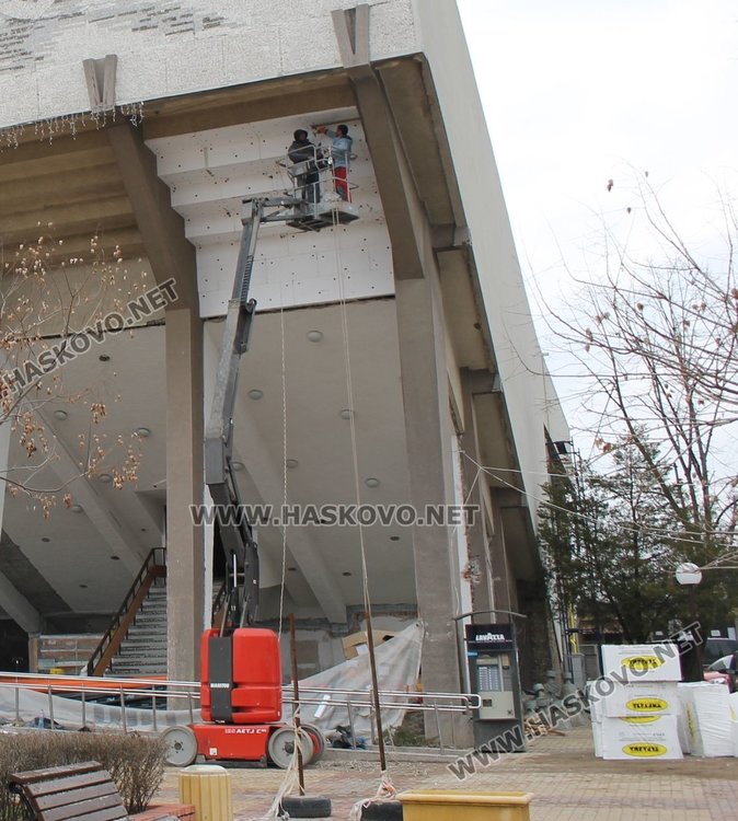Започна външния ремонт на Спортна зала "Младост"