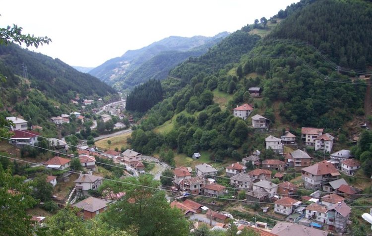 Хвостохранилището е на няколко километра от село Ерма река, сн. mirela.bg