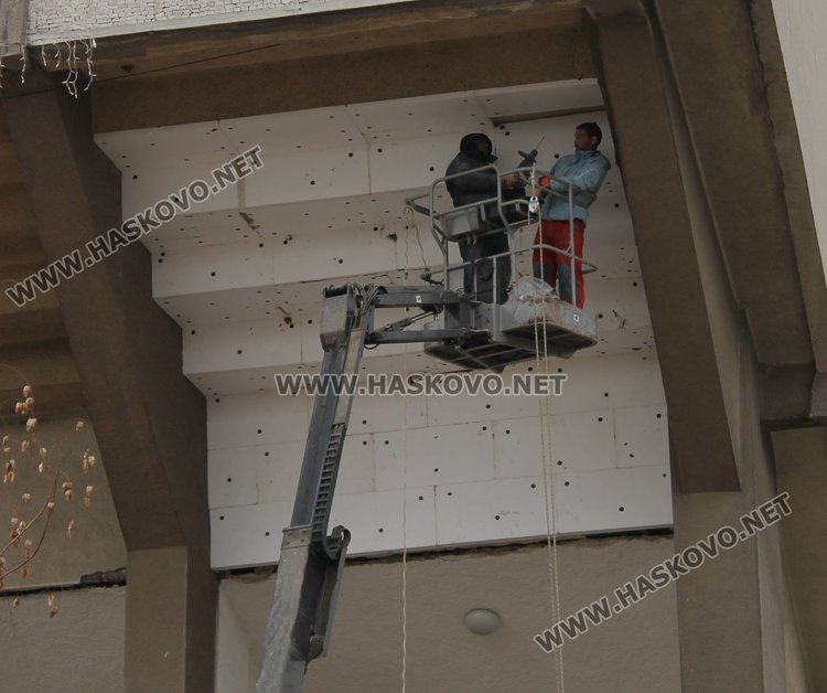 Започна външния ремонт на Спортна зала "Младост"