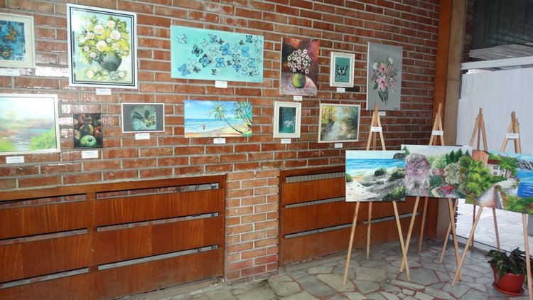 Гимназисти откриха първата си изложба