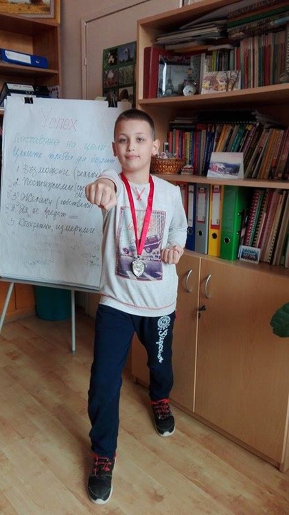 Славейковци зарадваха директора си с медали от международен карате турнир