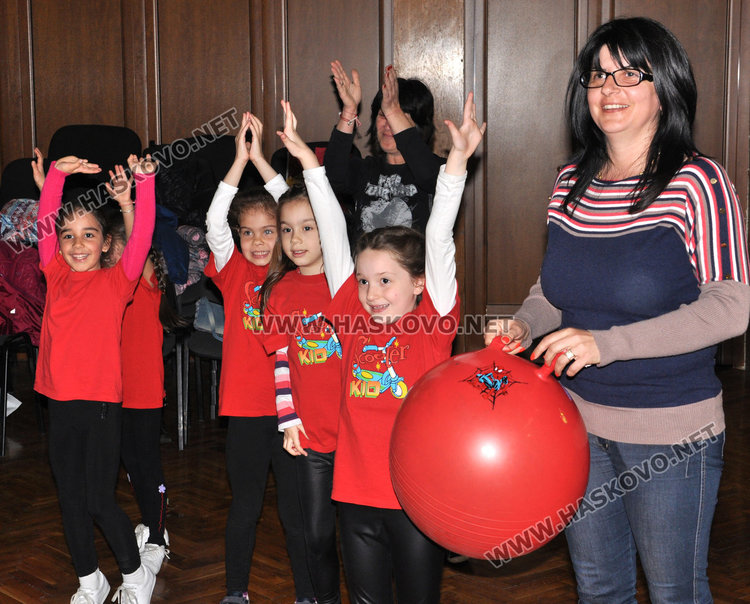 100 деца в турнир „Най-малките слънца на Хасково“