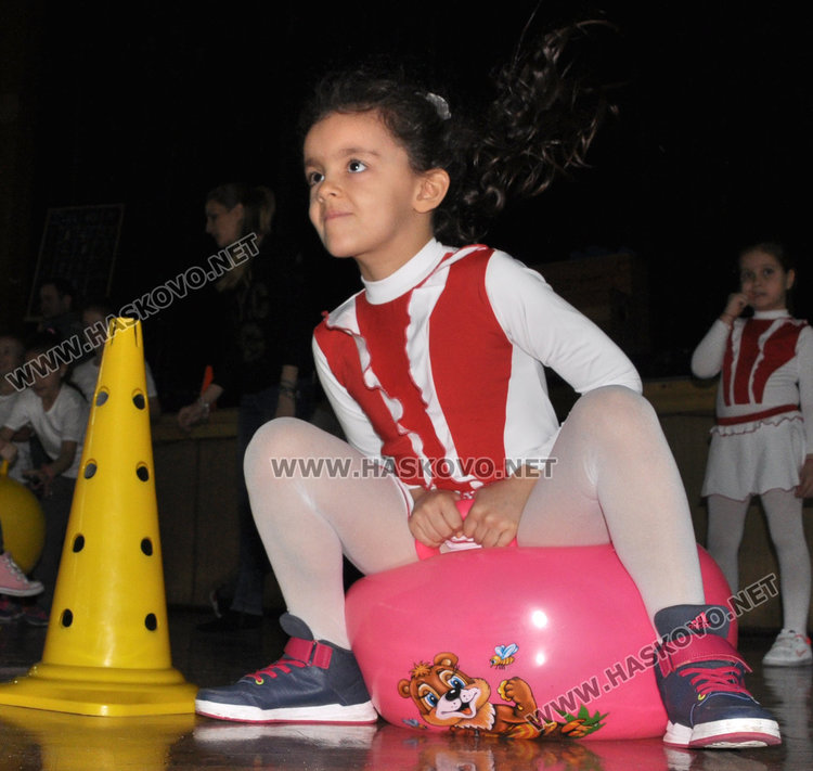 100 деца в турнир „Най-малките слънца на Хасково“