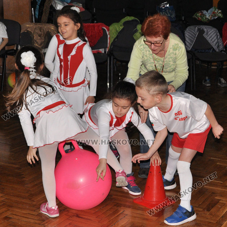 100 деца в турнир „Най-малките слънца на Хасково“