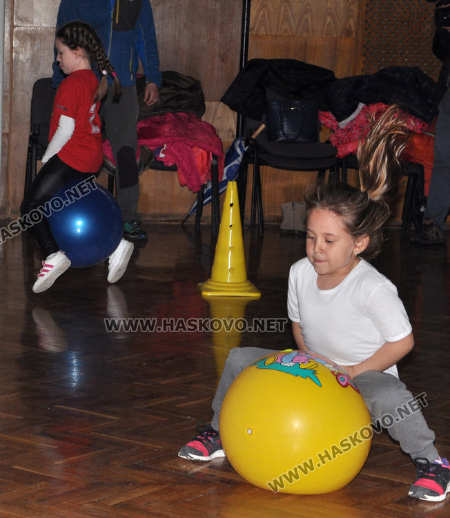 100 деца в турнир „Най-малките слънца на Хасково“