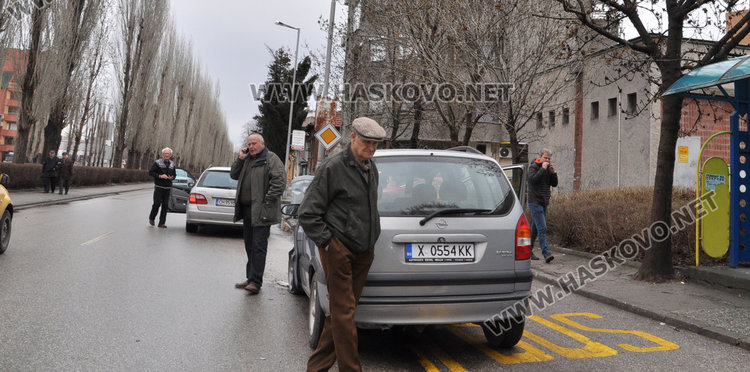 Мерцедес от Нова Загора засече хасковски Опел до „Лебеда“