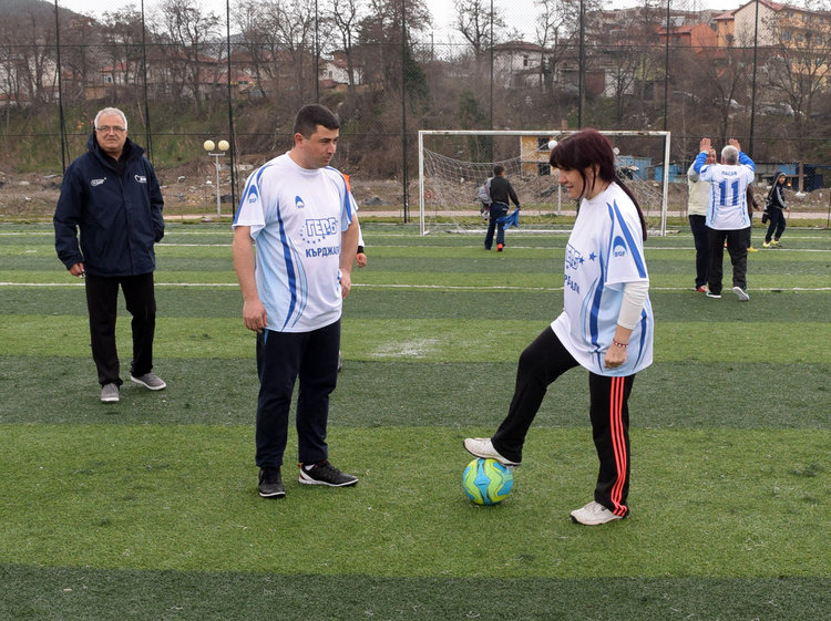 Първият удар по топката