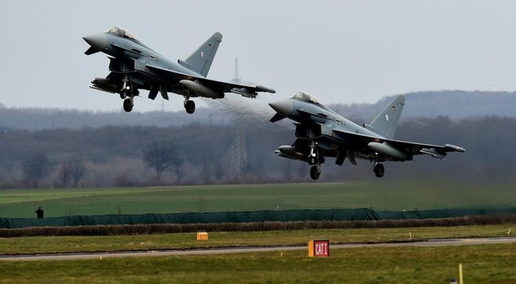 По тревога били вдигнати във въздуха два изтребителя Юрофайтър, които известно време съпровождали самолета