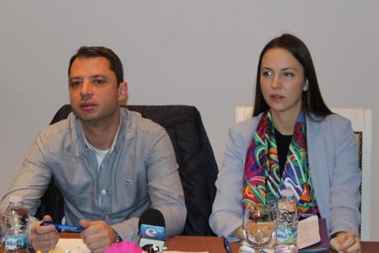 Водачът на листата на ГЕРБ Делян Добрев и Ева Паунова