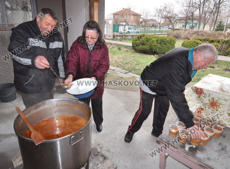 Боляровци раздадоха днес  и фасул за здраве