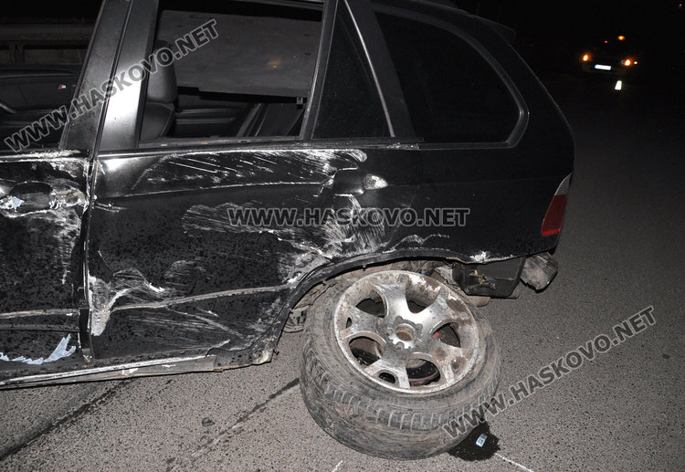 Джип отнесе два стълба. Очевидци твърдят, че шофьорът  бил пиян
