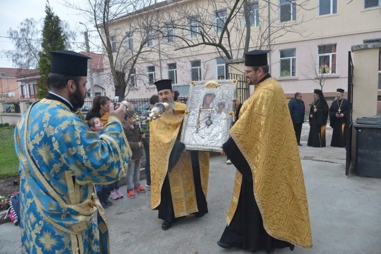 Посрещането на "Златна ябълка" се превърна в истински празник