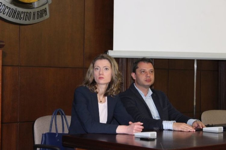 Милена Дамянова: Неграмотността ще бъде преодоляна. Който не ходи на училище, няма да получава социални помощи 