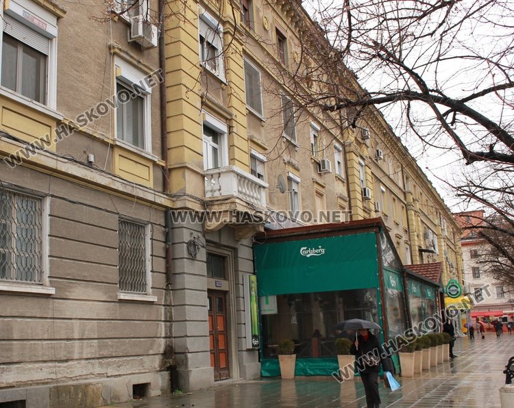 Жилището се намира на бул."Д.Благоев" №9