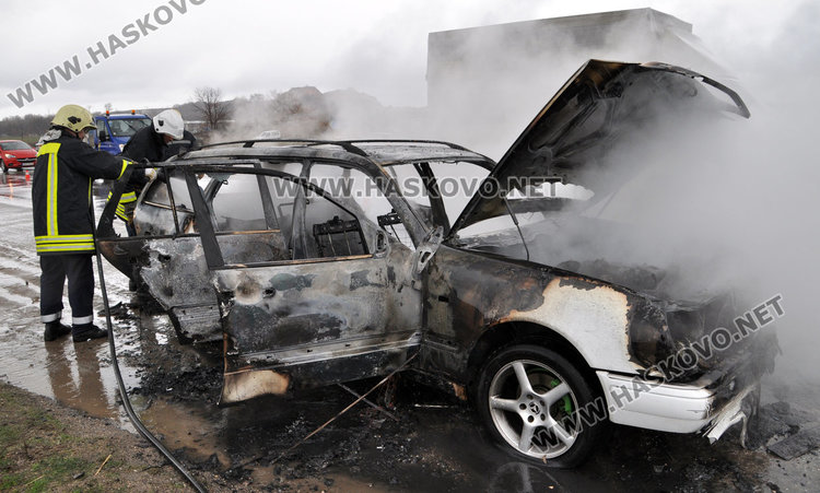 Мерцедес пламна в движение и изгоря на пътя Хасково – Димитровград