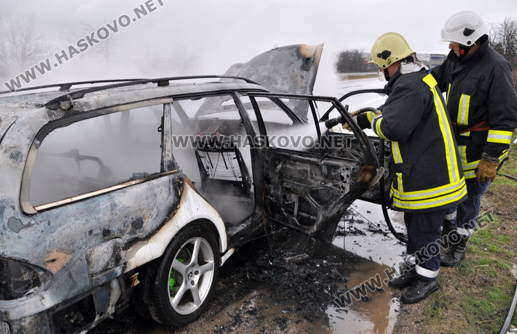 Мерцедес пламна в движение и изгоря на пътя Хасково – Димитровград