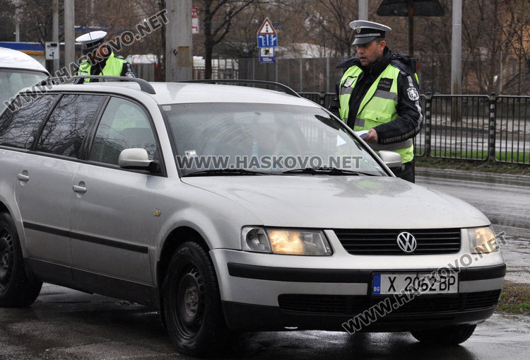 KAT с акция за колани, двама от 10 в нарушение