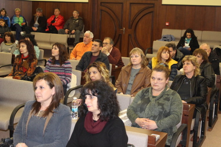 Милена Дамянова: Неграмотността ще бъде преодоляна. Който не ходи на училище, няма да получава социални помощи 