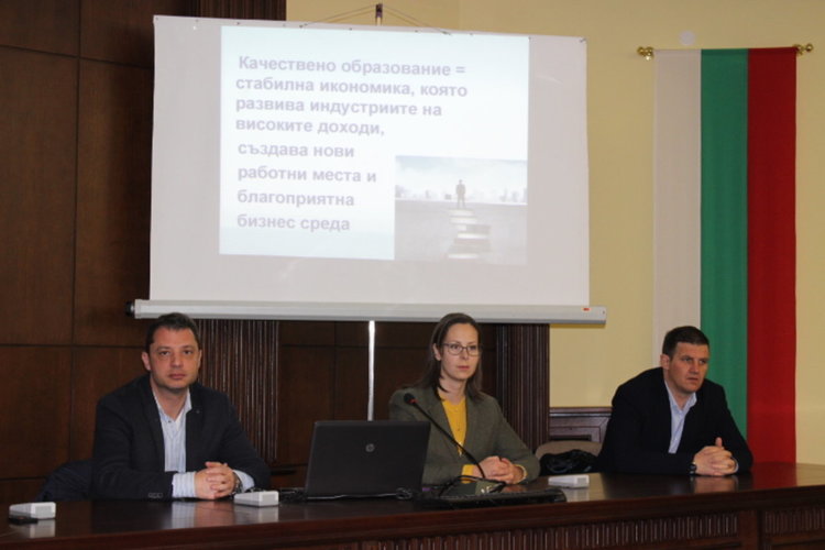 Милена Дамянова: Неграмотността ще бъде преодоляна. Който не ходи на училище, няма да получава социални помощи 