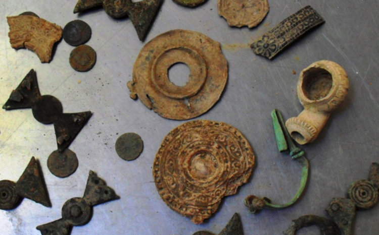 Банда тараши за антики,задържат я