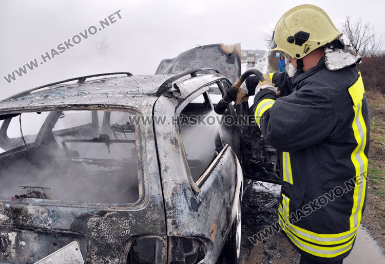 Мерцедес пламна в движение и изгоря на пътя Хасково – Димитровград