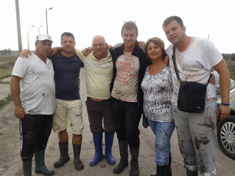 Село Странско: Делян Добрев лично чистеше кал и тиня от къщите ни след наводнението през 2014 г.