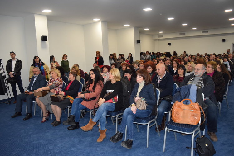 Цвета Караянчева:Образованието е първият от трите стълба в предизборната програма на ГЕРБ