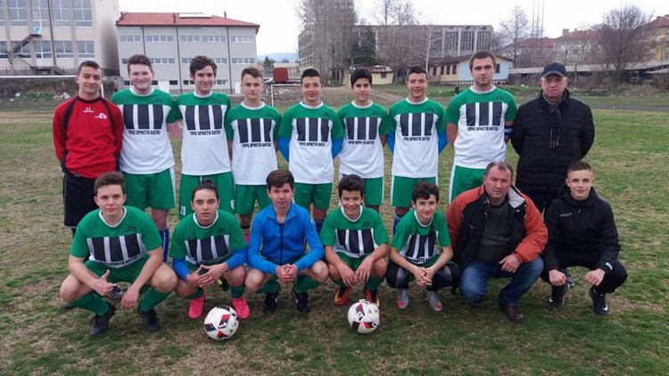 Футболистите на Езиковата гимназия  са областни шампиони 