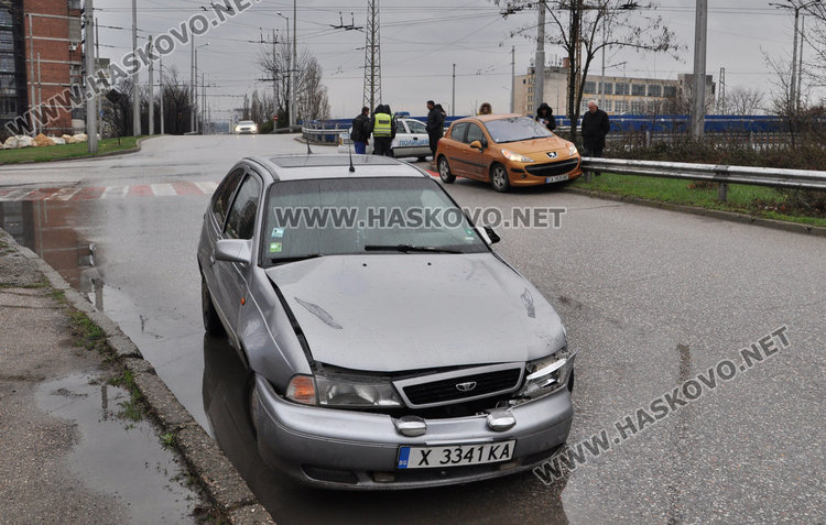 Деу натресе Пежо на пътния възел в Орфей