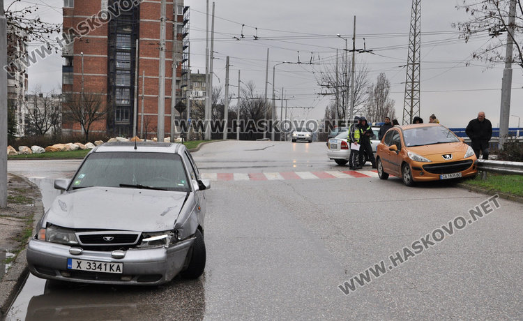 Деу натресе Пежо на пътния възел в Орфей