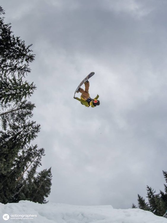 Два медала за България от стартовете за Европейската купа по сноуборд в Пампорово-Мечи чал