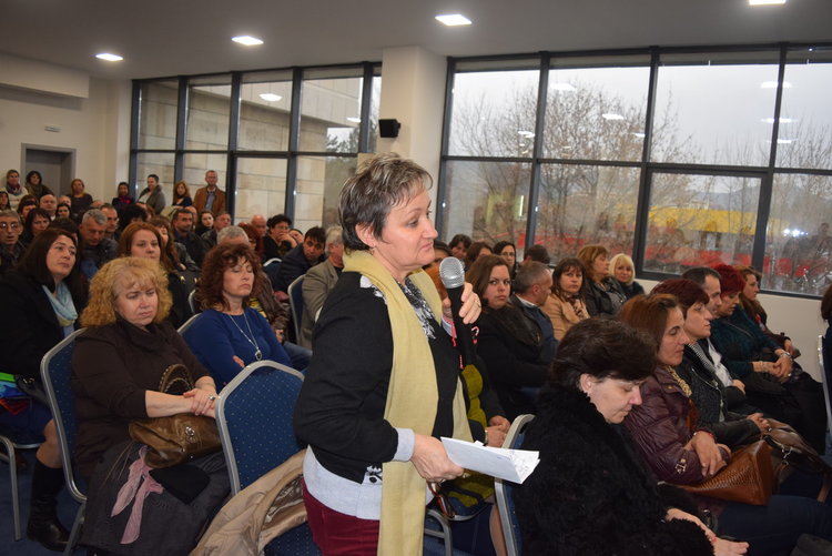 Цвета Караянчева:Образованието е първият от трите стълба в предизборната програма на ГЕРБ