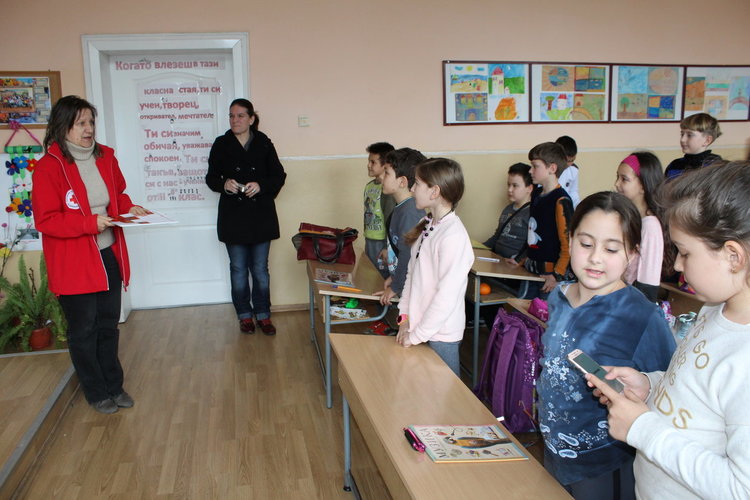 Паисиевци получиха благодарствен адрес от БЧК,дариха внимание на хора в нужда