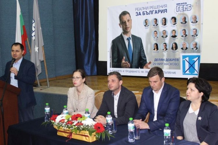 Делян Добрев:Край на бюрокрацията.      Администрацията сама да си вади документите