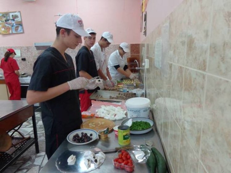 Наши деца стажуват в туристическия бранш в Европа,не се връщат отиват да работят там