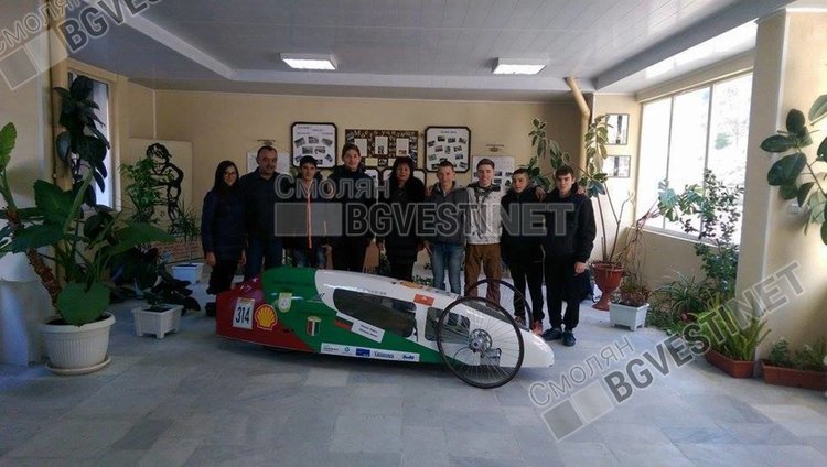 За първи път в отбора има и момиче, а учениците са от 9 и 10 клас