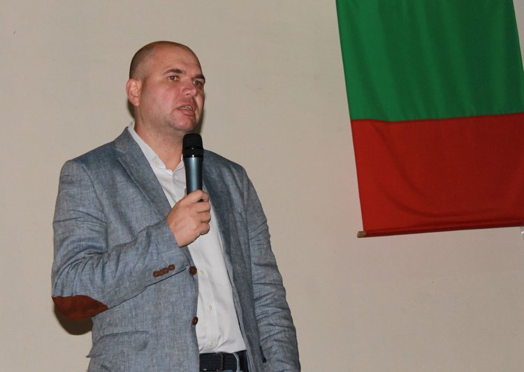 Водачът на листата - роденият в Димитровград Владислав Панев представи тенис - легендата Мануела Малеева