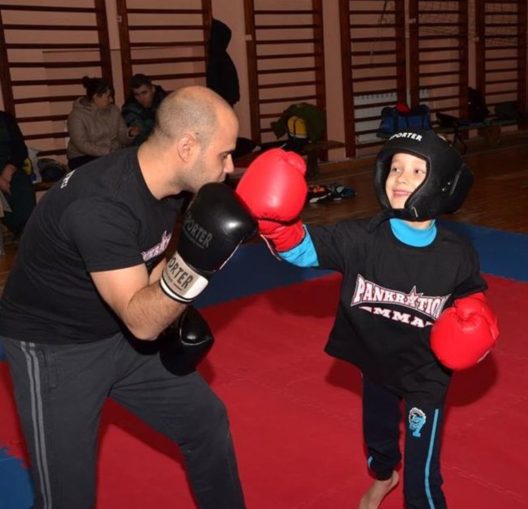 Спортен клуб по смесени бойни изкуства "Combat Sport" в Димитровград набира желаещи да тренират ММА