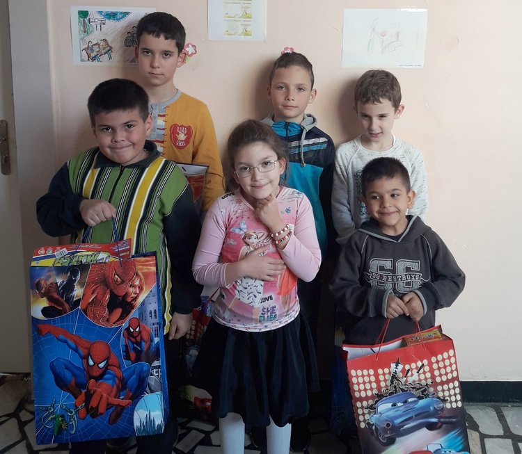 Деца със специални образователни потребности с награди от национална изложба