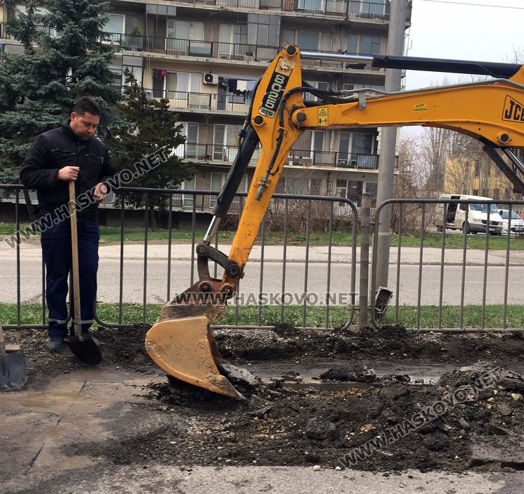  ВиК затапи бул.“Васил Левски“ заради стара авария