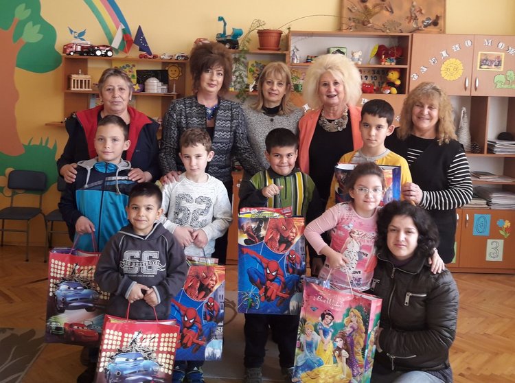 Пет деца със специални образователни потребности (СОП) от ОУ "Алеко Константинов" - Димитровград участваха в първата по рода си Национална изложба 