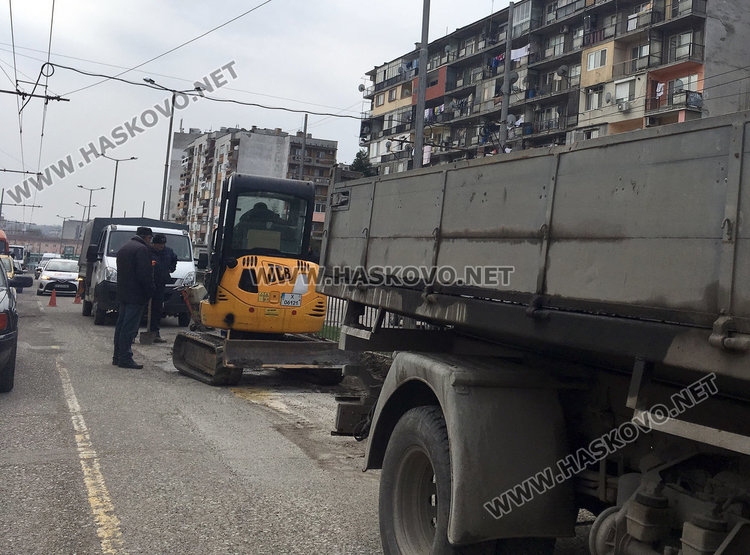  ВиК затапи бул.“Васил Левски“ заради стара авария