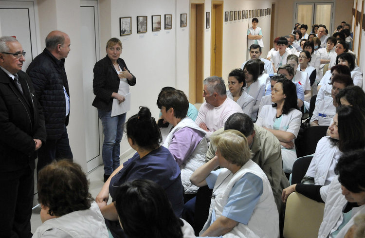 Елена Йончева се срещна с медиците в Свиленград 